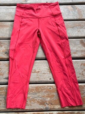 Lululemon Pink/Coral Capri Leggings - Size 6